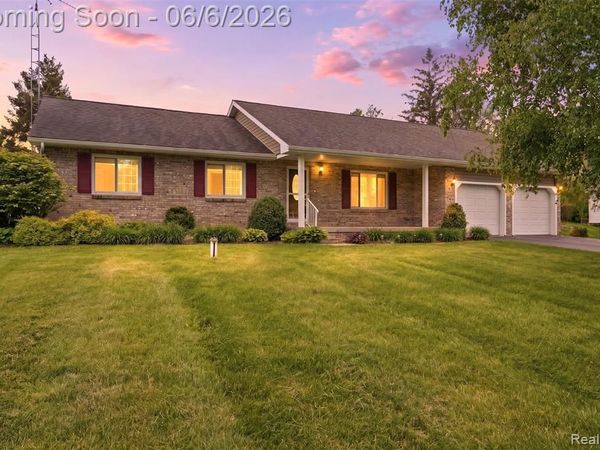 2482 Valley Lane Drive, Grand Blanc Twp, MI 48439