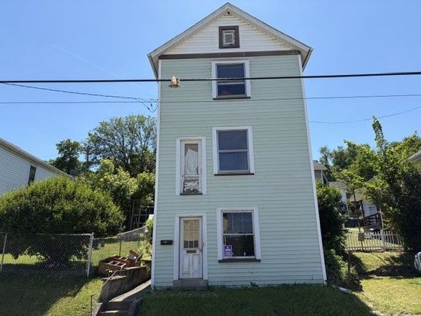 939 Meadow Ave , Charleroi, PA 15022