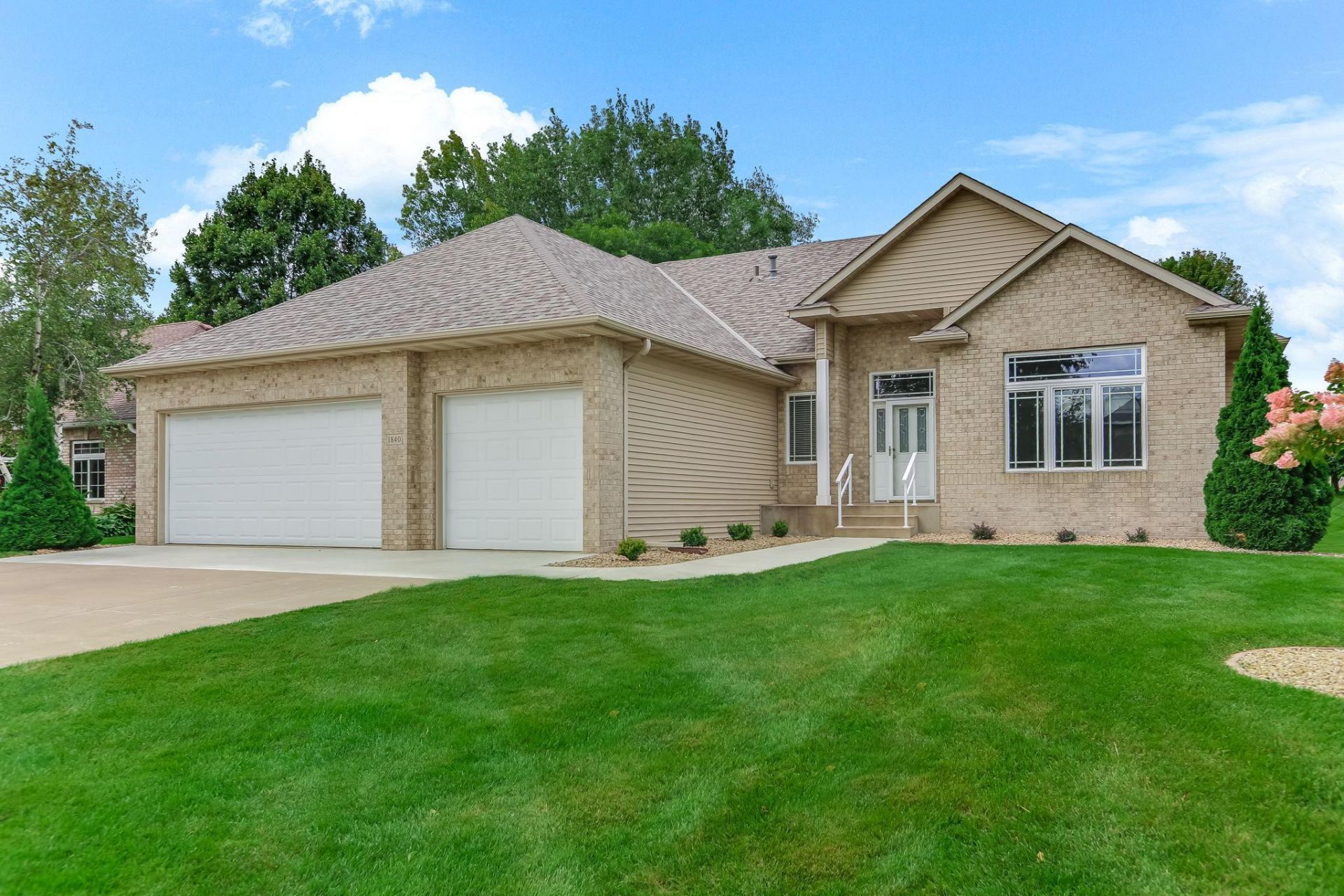 1840 Wyndham Hill Drive , Hastings, MN 55033