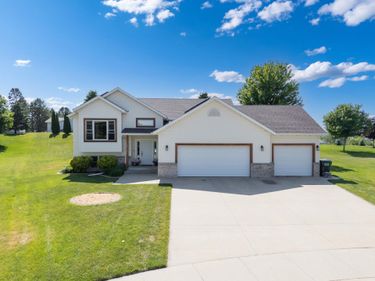 2570 Boulder Ridge Lane NW, Rochester, MN 55901
