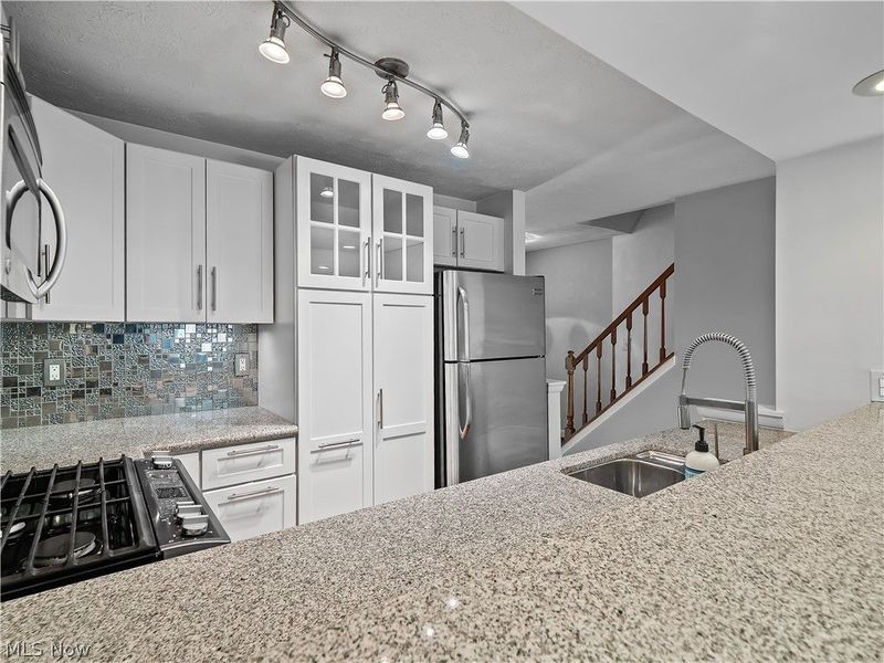 19301 Puritas Avenue, Cleveland, OH 44135 Photo 4