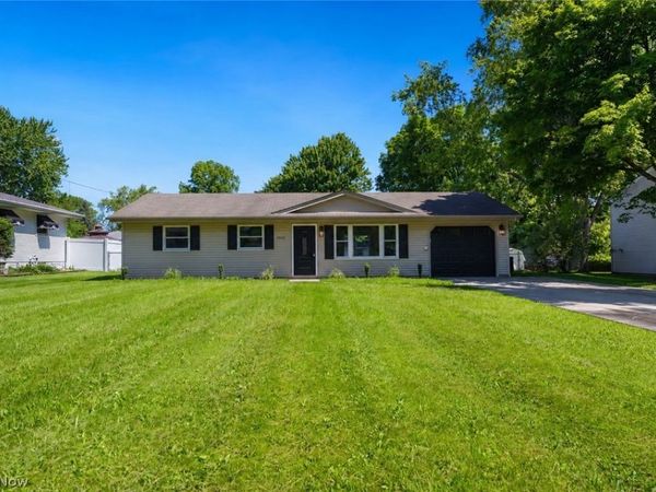 4542 Plumbrook Drive , Canfield, OH 44406