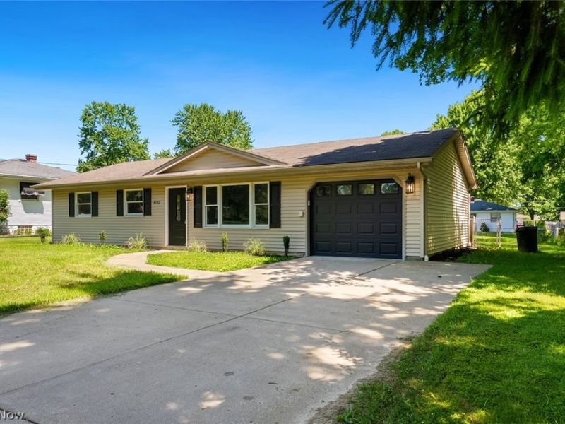 4542 Plumbrook Drive, Canfield, OH 44406 Photo 3