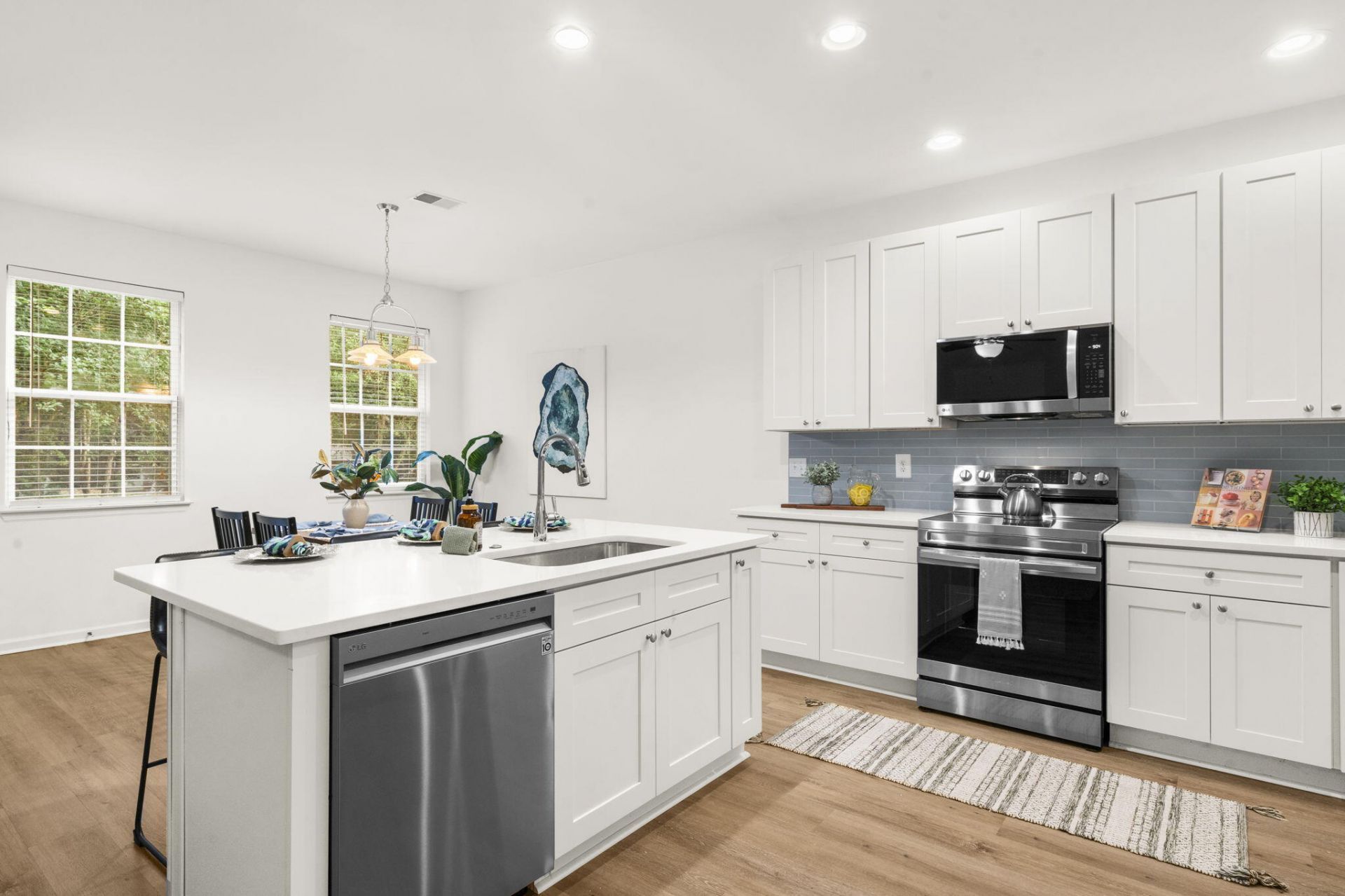 111 Larissa Drive Photo 14