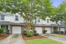 111 Larissa Drive photo 4