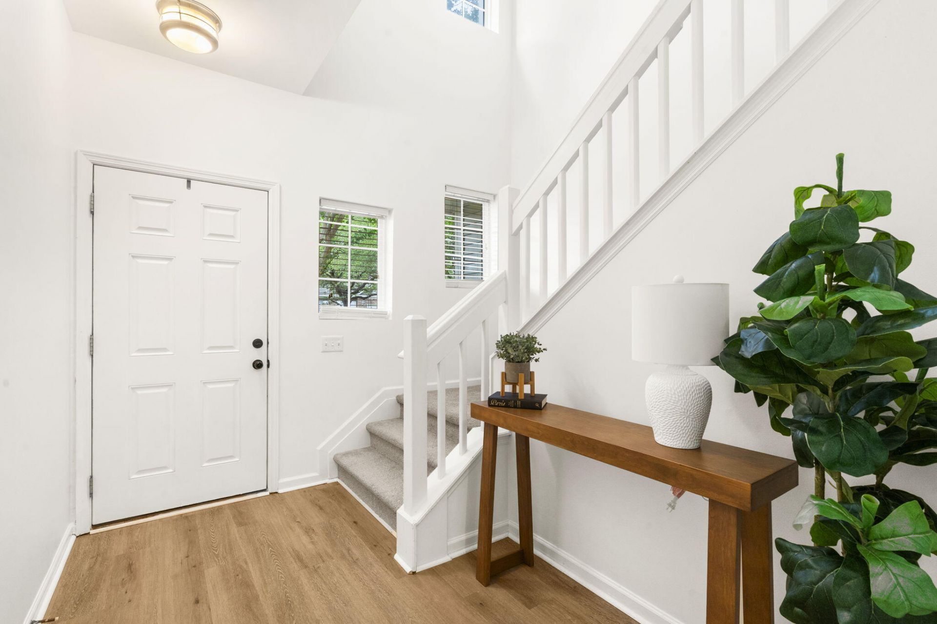 111 Larissa Drive Photo 6