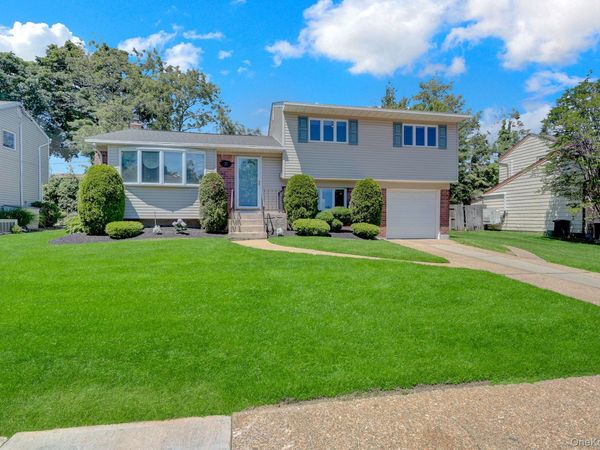 33 Brook Path , Plainview, NY 11803