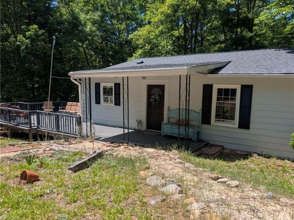 1040 Artists Way Road , Danbury, NC 27016