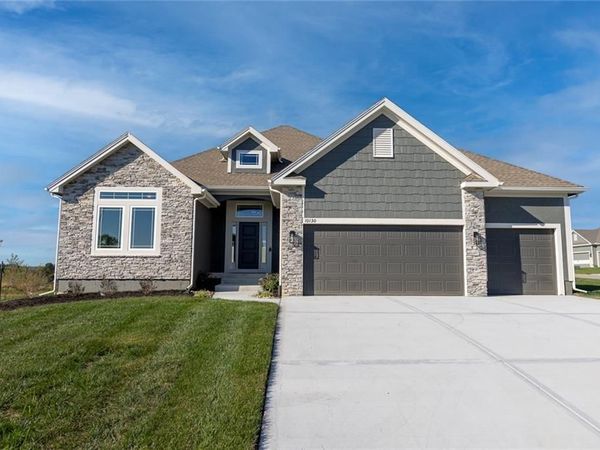 10130 N Winchester Avenue, Kansas City, MO 64156