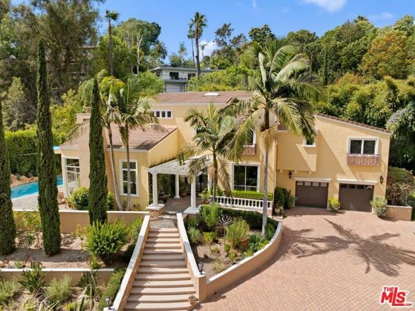 2668 Astral Drive , Los Angeles, CA 90046