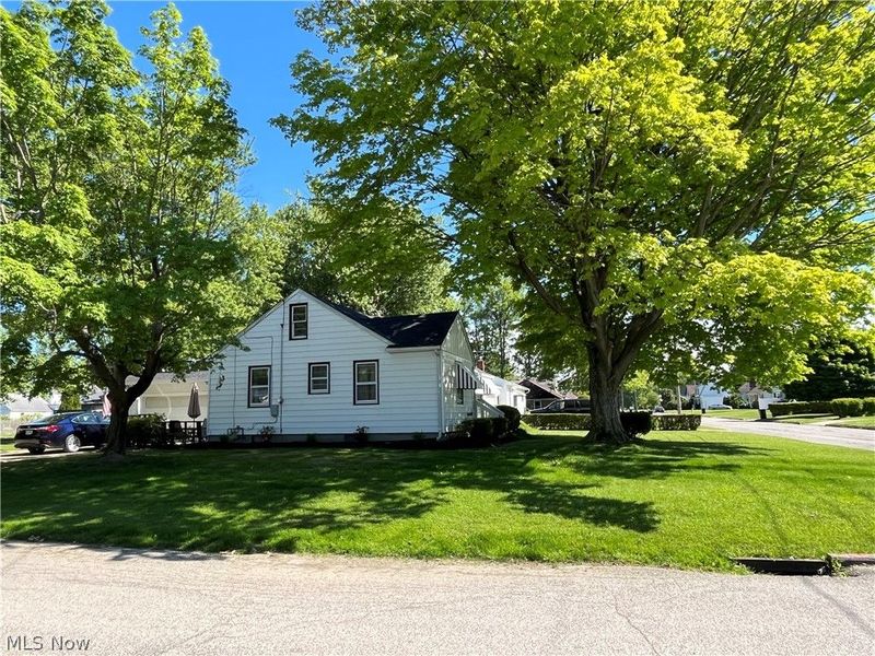 708 Allen Avenue, Ashtabula, OH 44004 Photo 2