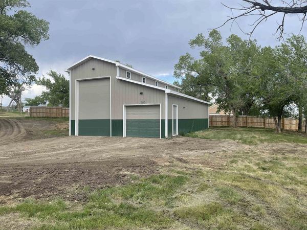 1005 3rd Avenue, Edgemont, SD 57735