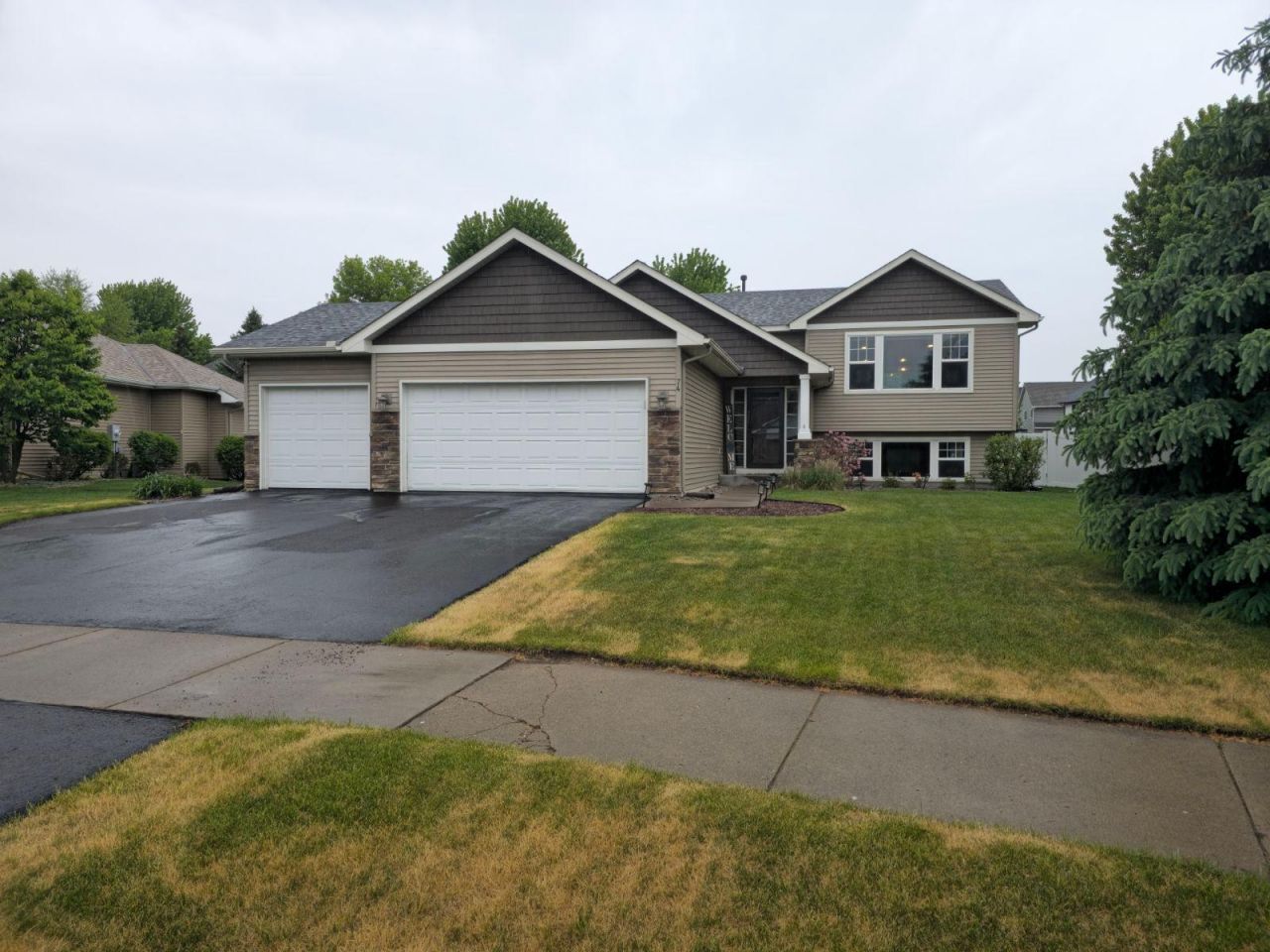 74 Coach Light Drive, Hudson, WI 54016