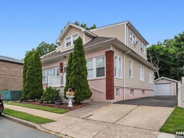 39 Chamberlain Avenue, ELMWOOD PARK, NJ 07407