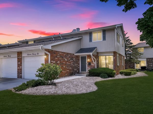 1696 Darwin Court , Wheaton, IL 60189