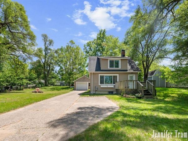509 E Fairplains Street, Greenville, MI 48838
