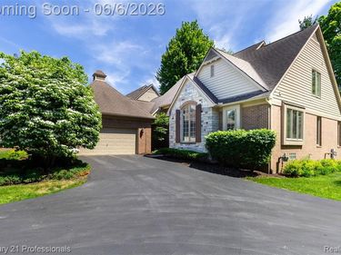 29401 Windmill Court, Farmington Hills, MI 48334