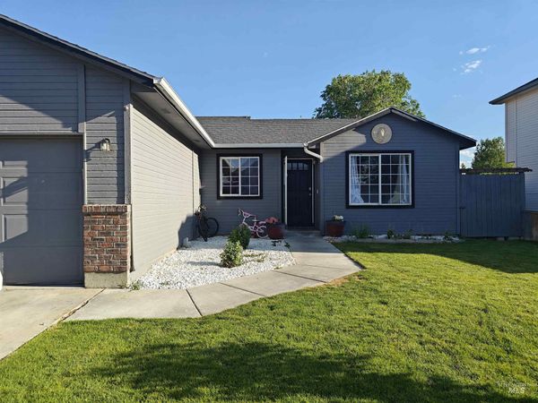 829 W Sheridian Ave, Nampa, ID 83686