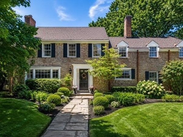 21439 Claythorne Road, Shaker Heights, OH 44122