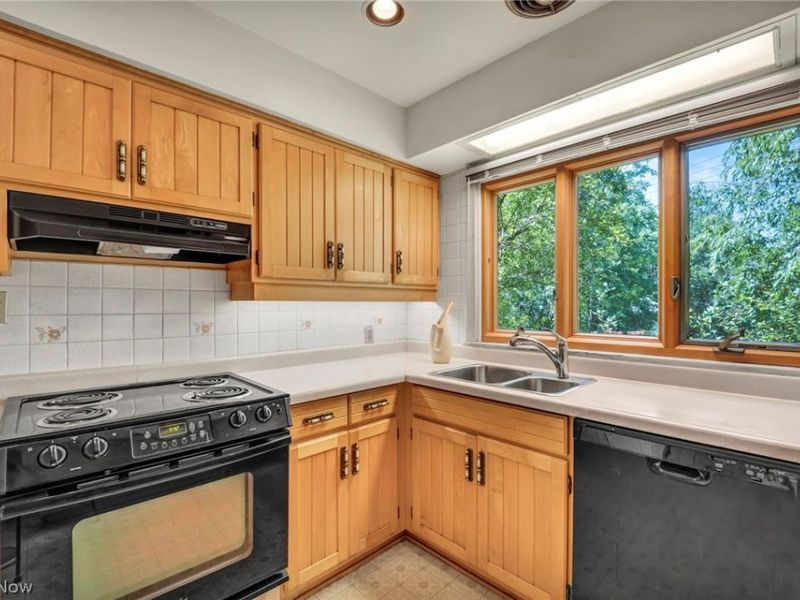 21439 Claythorne Road, Shaker Heights, OH 44122 Photo 11