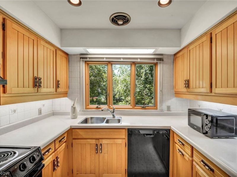 21439 Claythorne Road, Shaker Heights, OH 44122 Photo 12