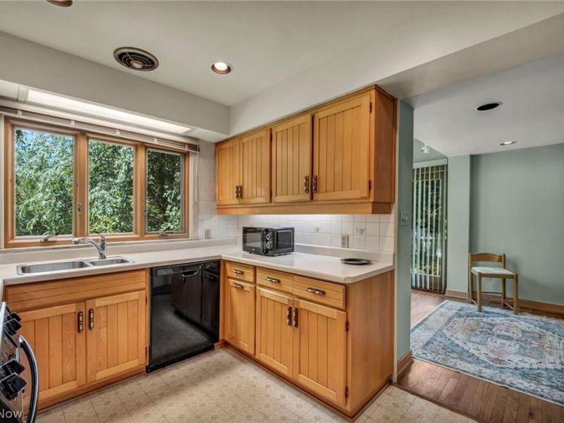 21439 Claythorne Road, Shaker Heights, OH 44122 Photo 14