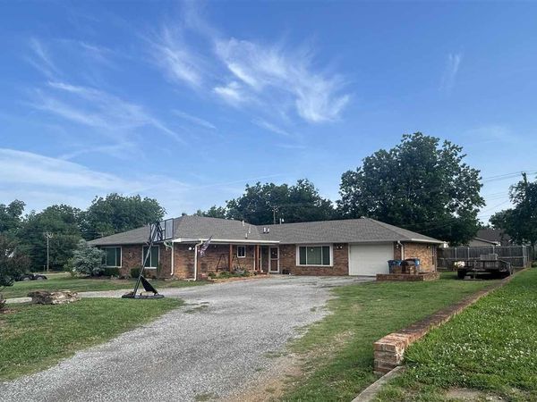 822 E 2nd Street, Cushing, OK 74023