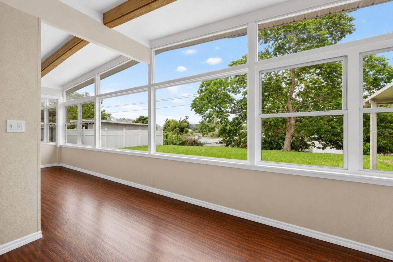 6819 Meadowlawn Drive N, Saint Petersburg, FL 33702 Photo