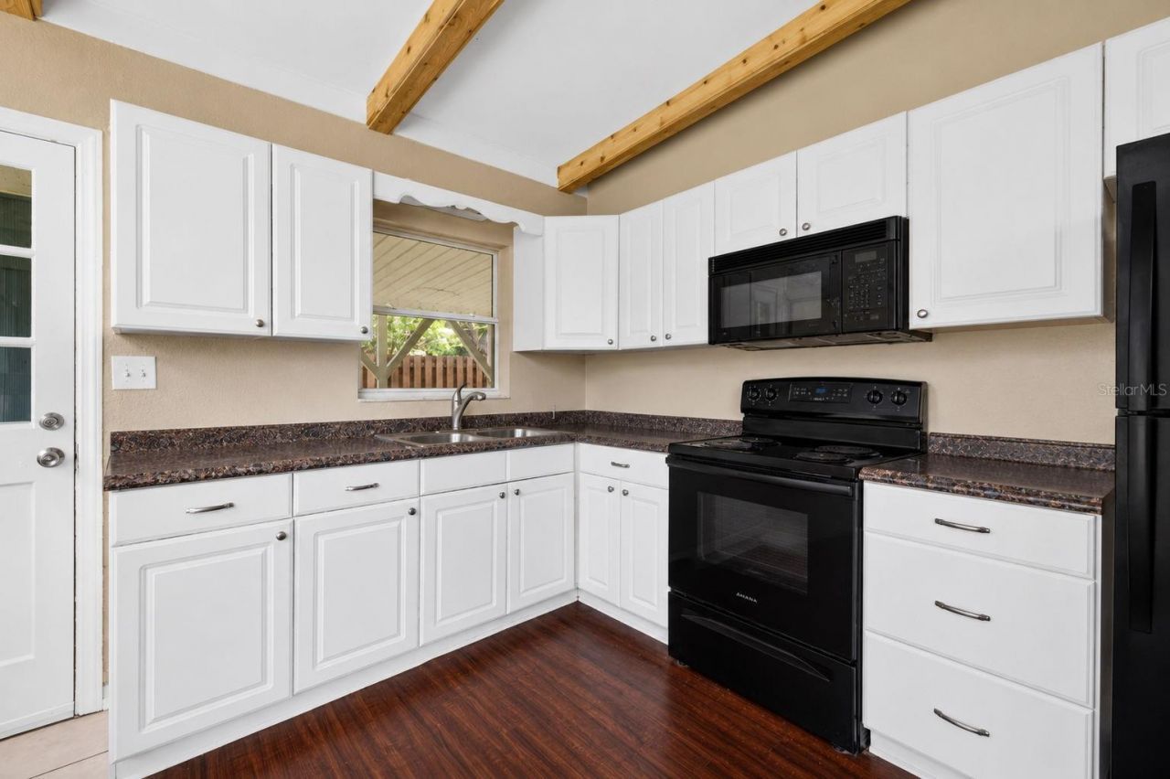 6819 Meadowlawn Drive N, Saint Petersburg, FL 33702 Photo