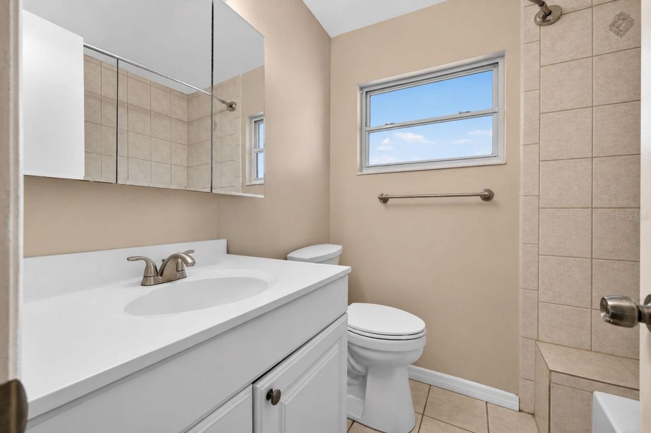 6819 Meadowlawn Drive N, Saint Petersburg, FL 33702 Photo