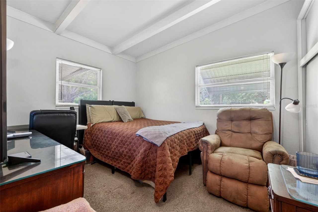 6819 Meadowlawn Drive N, Saint Petersburg, FL 33702 Photo