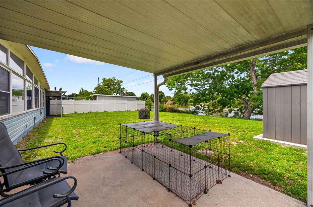 6819 Meadowlawn Drive N, Saint Petersburg, FL 33702 Photo