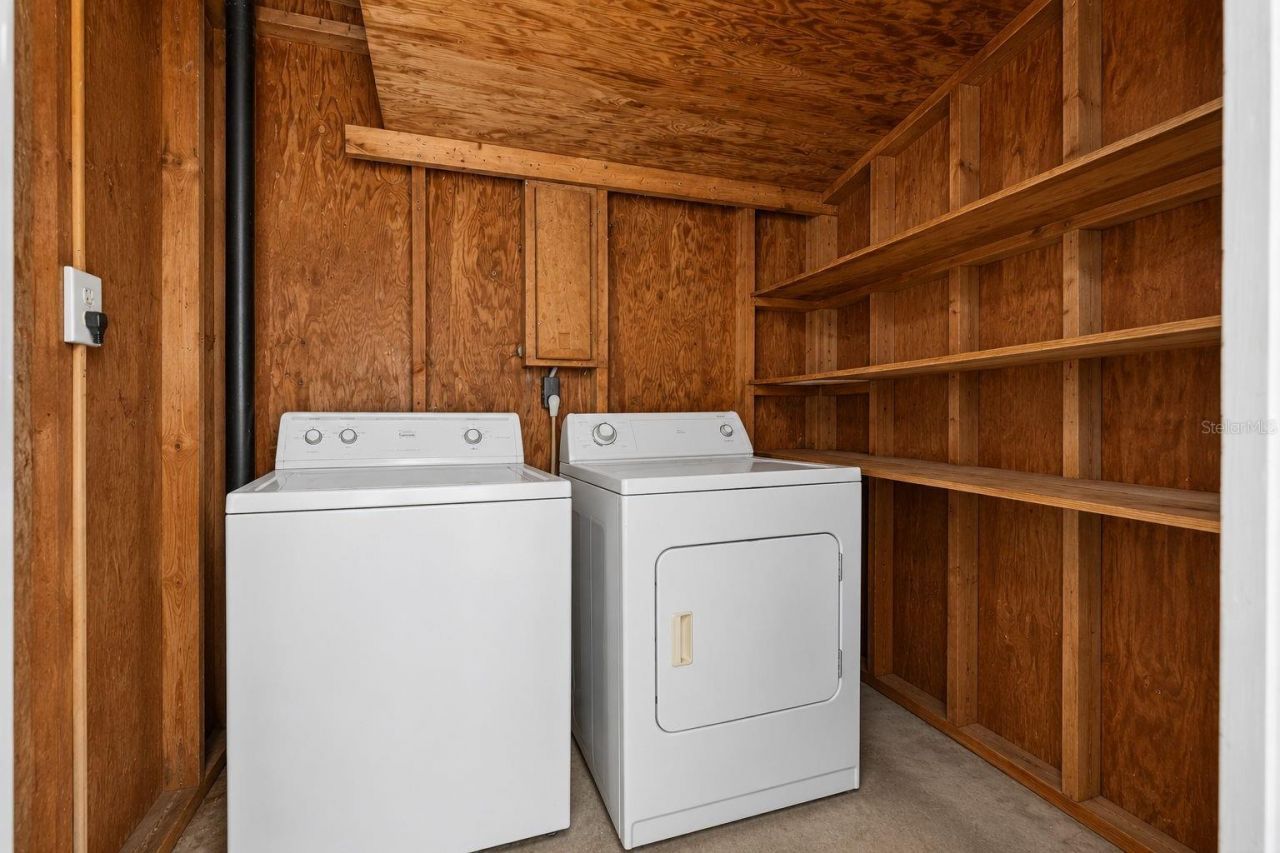 6819 Meadowlawn Drive N, Saint Petersburg, FL 33702 Photo
