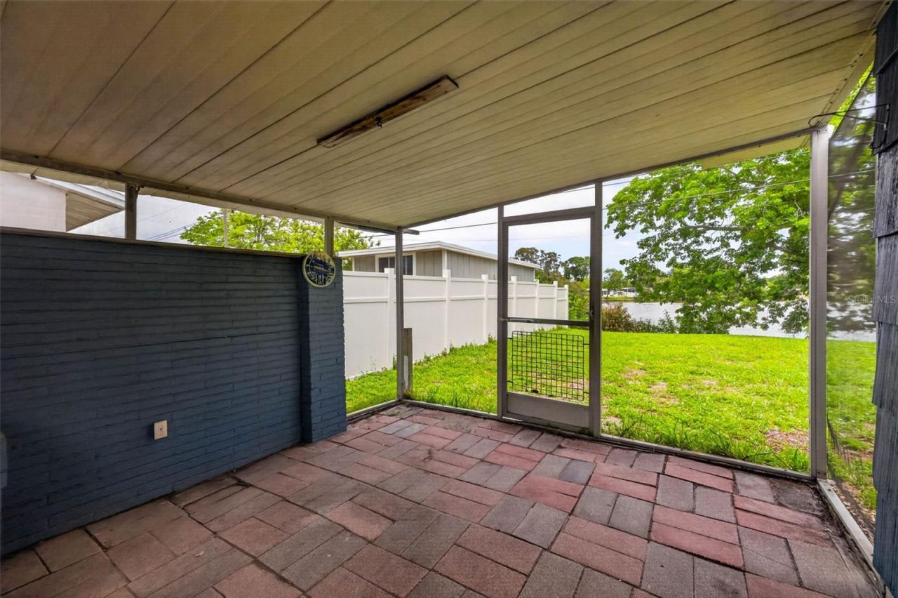 6819 Meadowlawn Drive N, Saint Petersburg, FL 33702 Photo