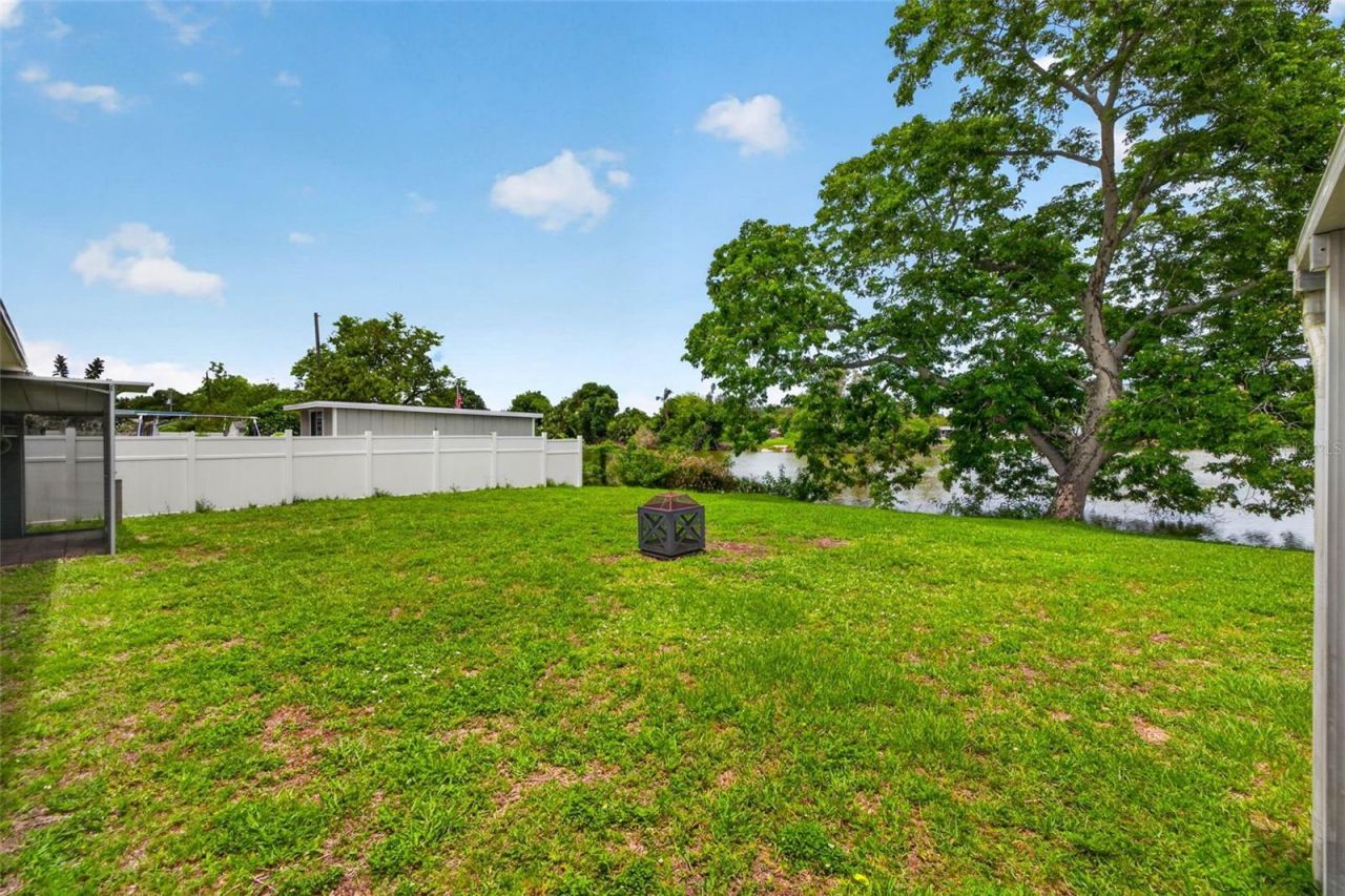 6819 Meadowlawn Drive N, Saint Petersburg, FL 33702 Photo