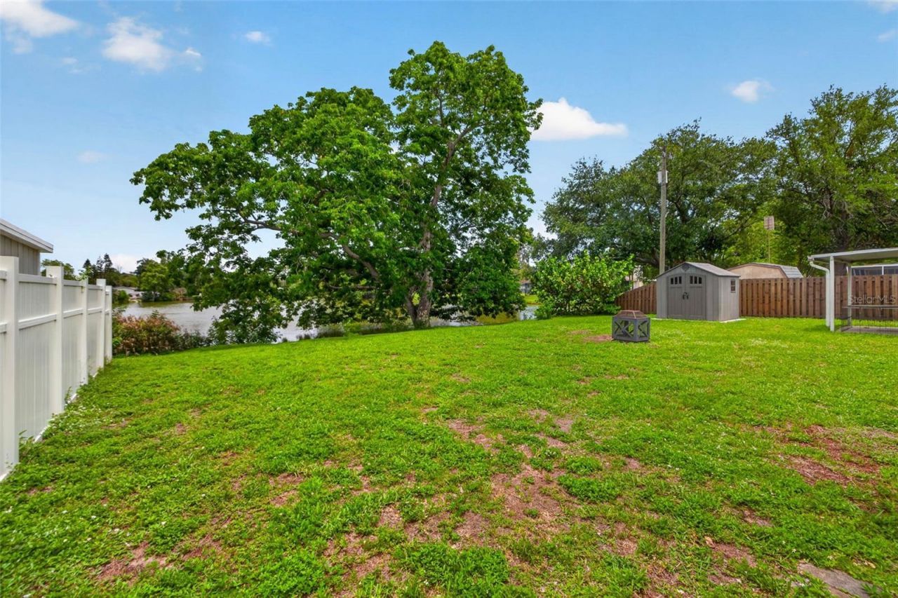 6819 Meadowlawn Drive N, Saint Petersburg, FL 33702 Photo