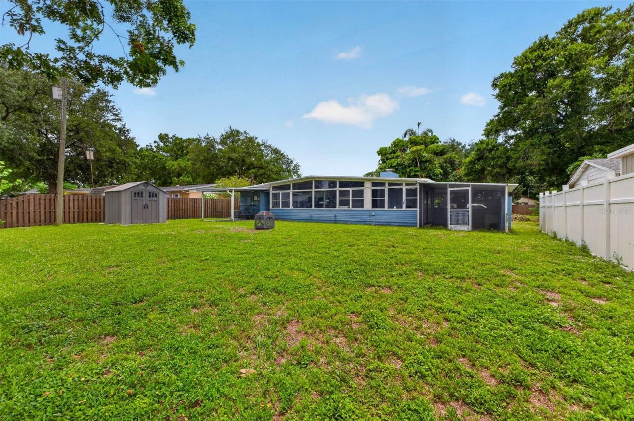 6819 Meadowlawn Drive N, Saint Petersburg, FL 33702 Photo