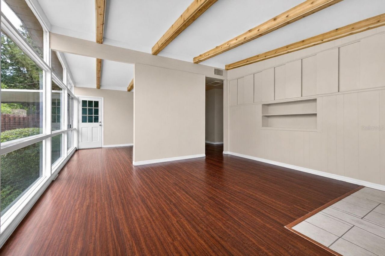 6819 Meadowlawn Drive N, Saint Petersburg, FL 33702 Photo
