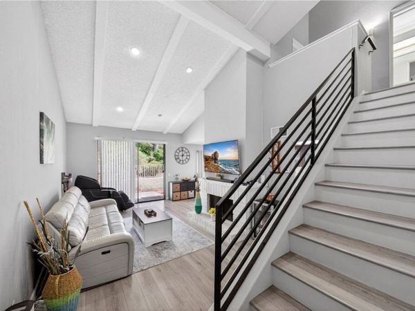 949 Creekside Drive, Fullerton, CA 92833