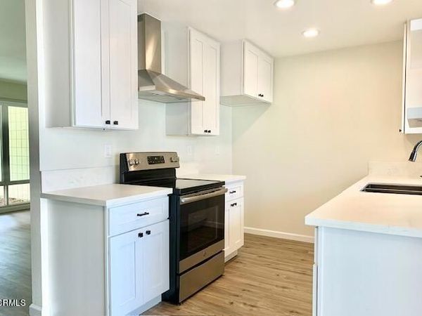 109 E Channel Islands Boulevard, Port Hueneme, CA 93041