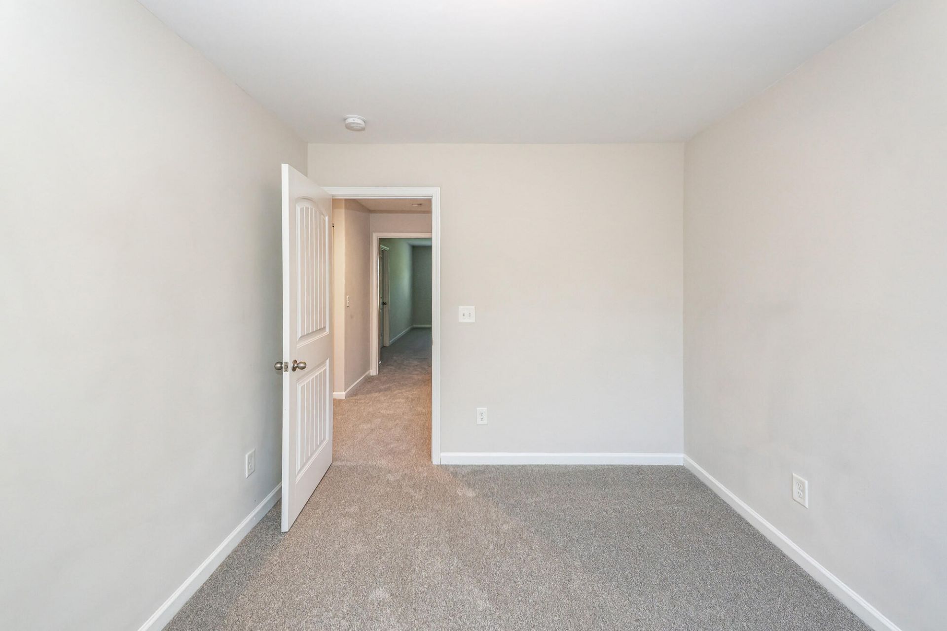 484 Truman Drive Photo 11