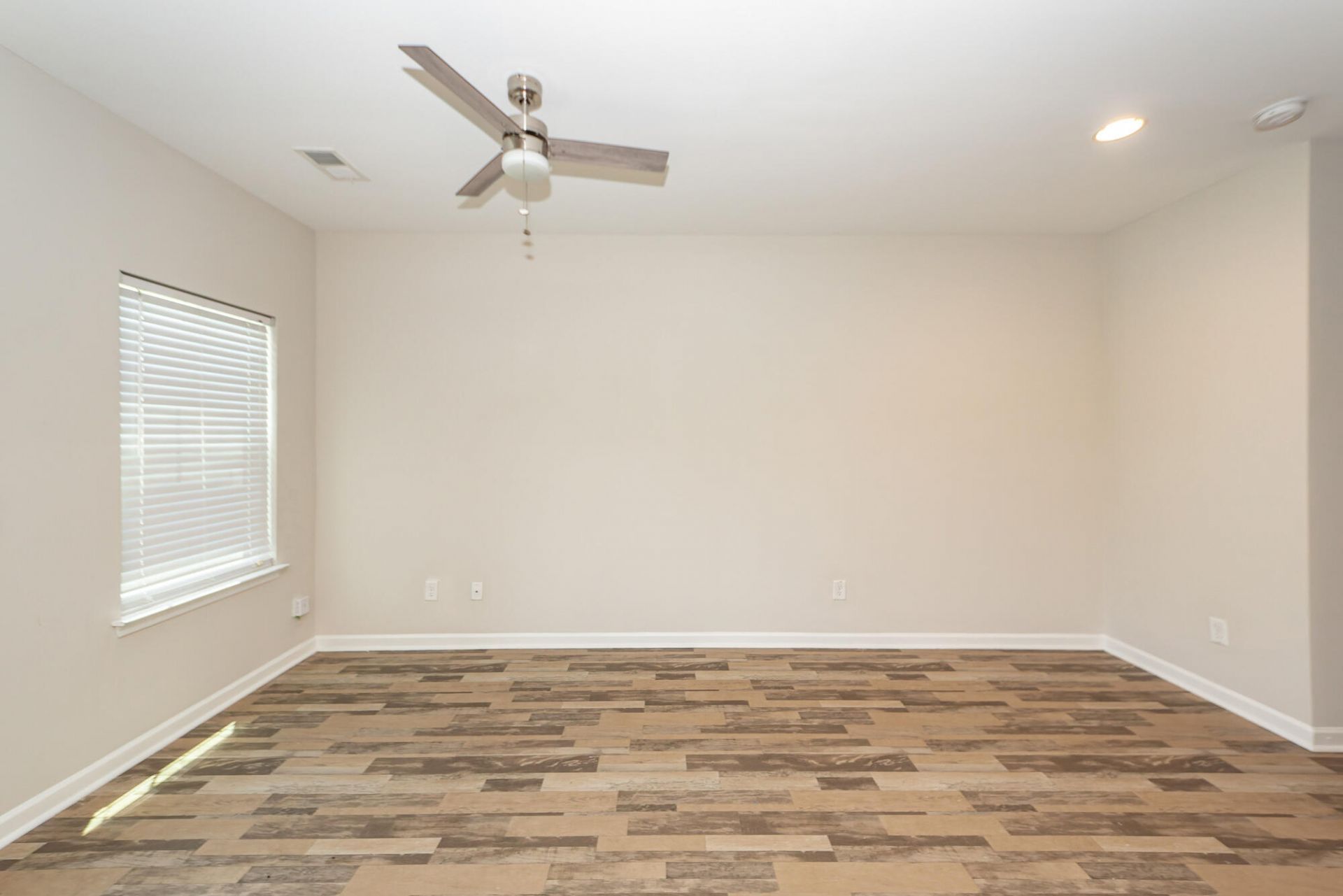 484 Truman Drive Photo 23
