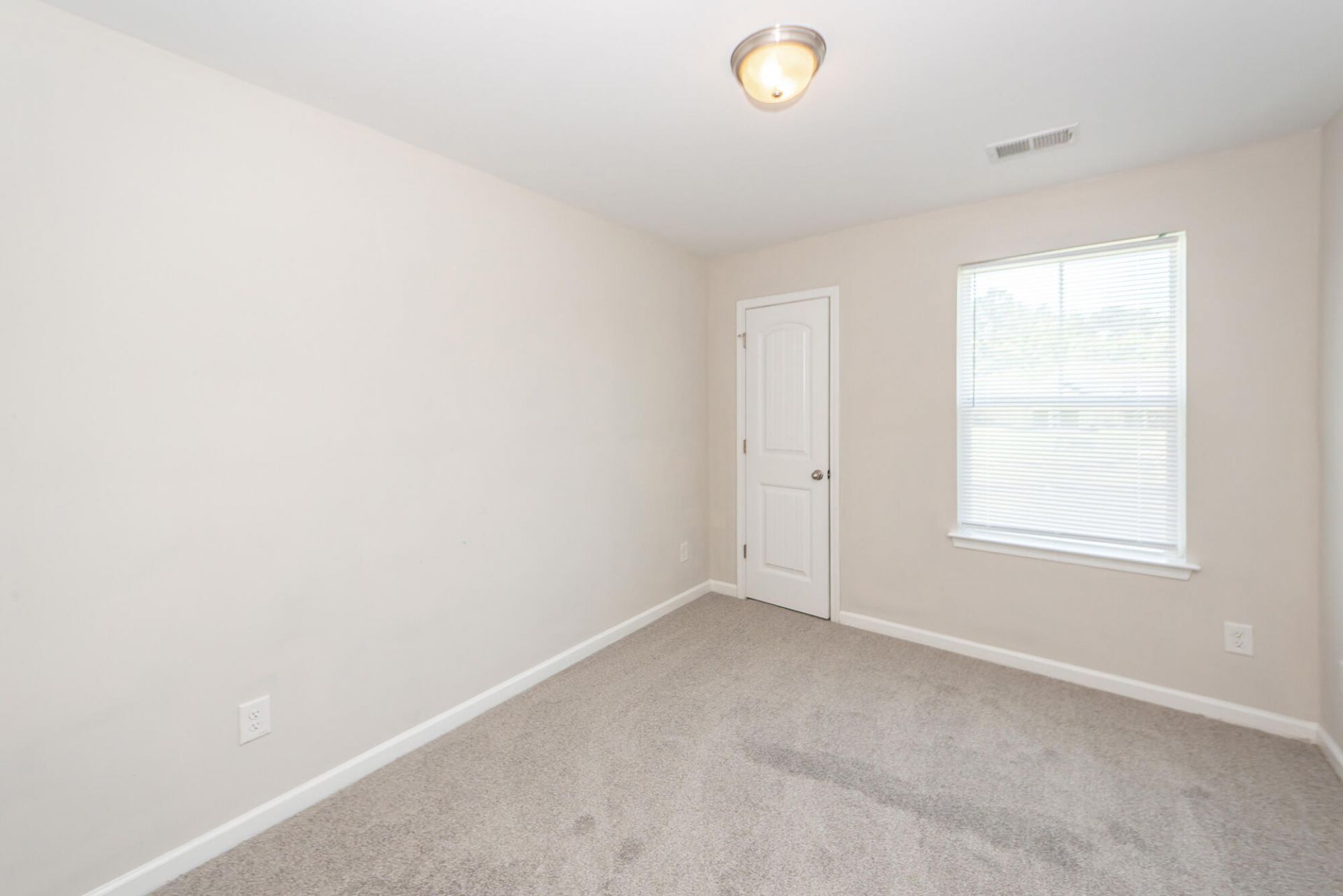 484 Truman Drive Photo 6