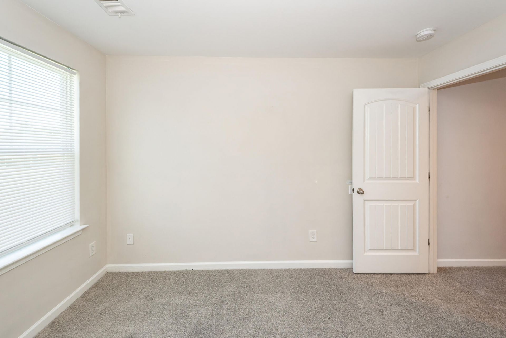 484 Truman Drive Photo 7