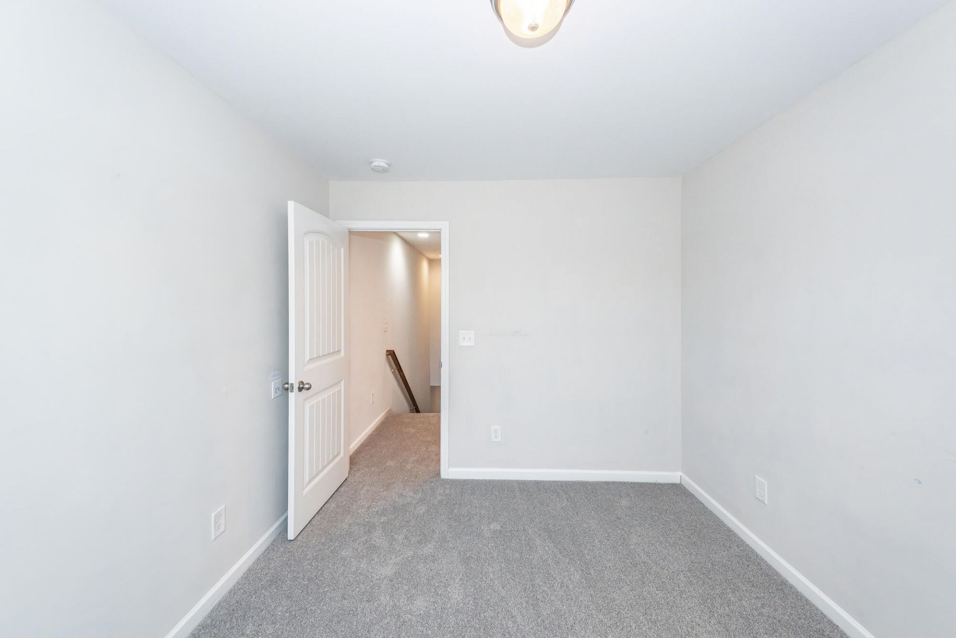 484 Truman Drive Photo 8