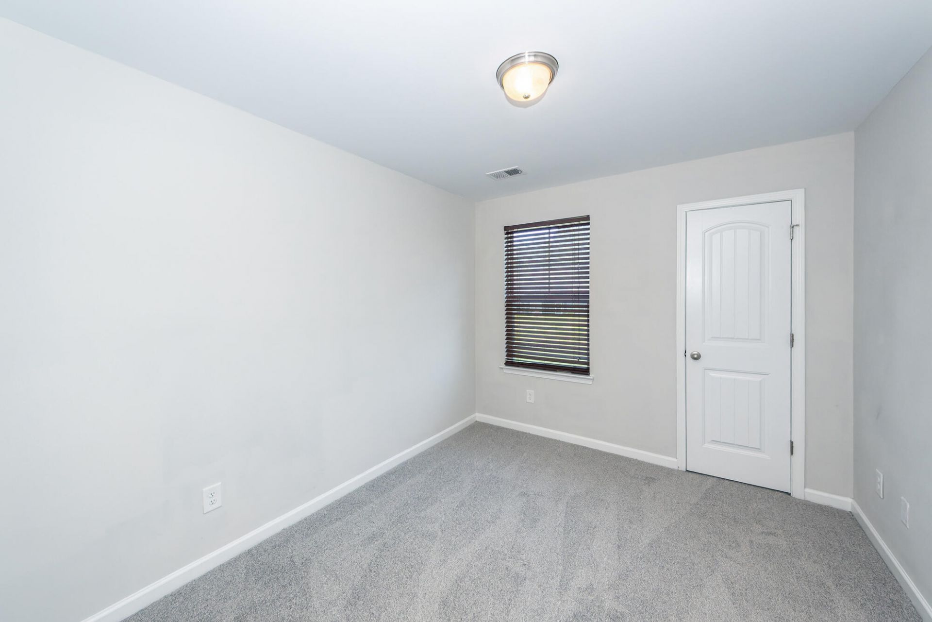 484 Truman Drive Photo 9