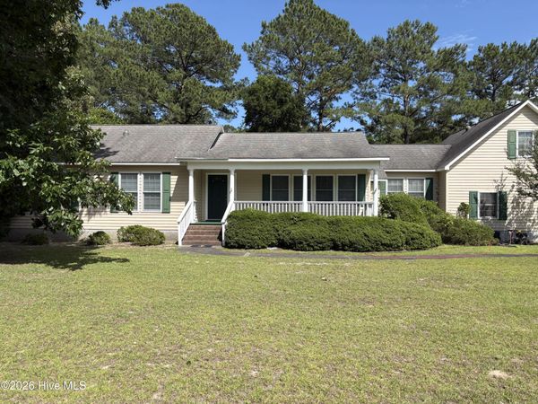 901 Firefly Court , New Bern, NC 28560