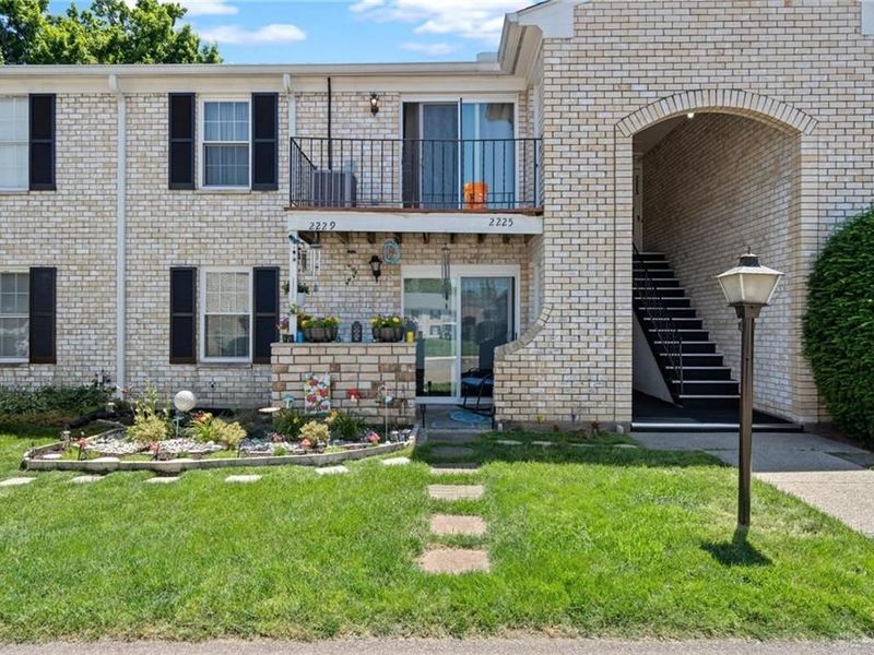 2229 Crew Circle, Miami Township, OH 45439 Photo 2