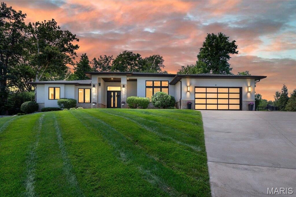 10147 Fieldcrest Lane, Ladue, MO 63124 Main Photo