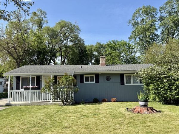 1504 W Oakton Street , Arlington Heights, IL 60004